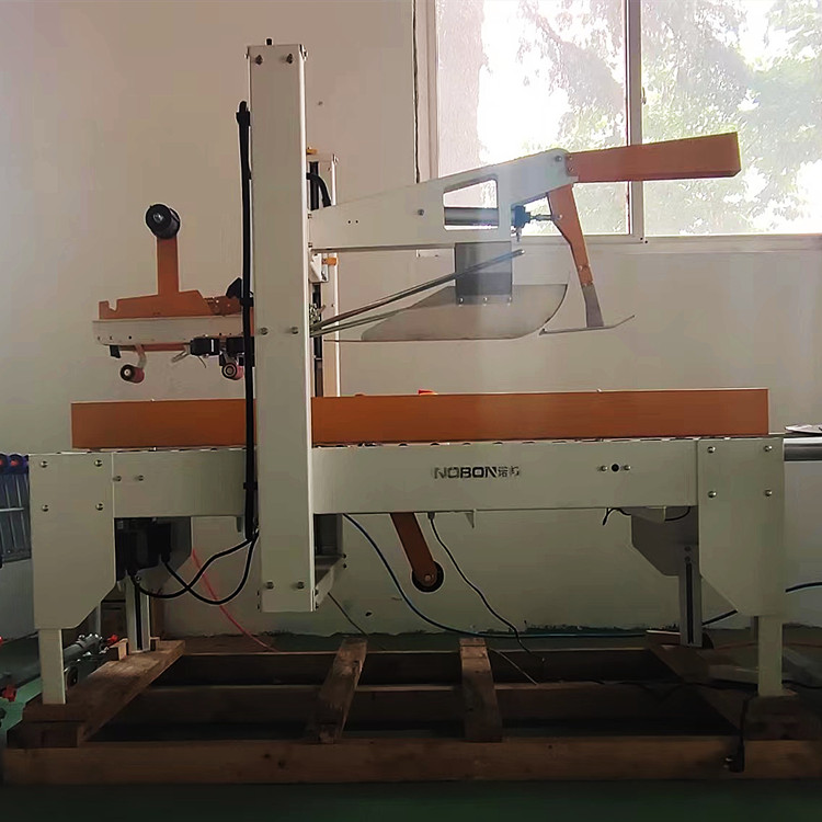     膠帶封箱機廠家哪家好？封箱機機型 價格 質(zhì)量 服務